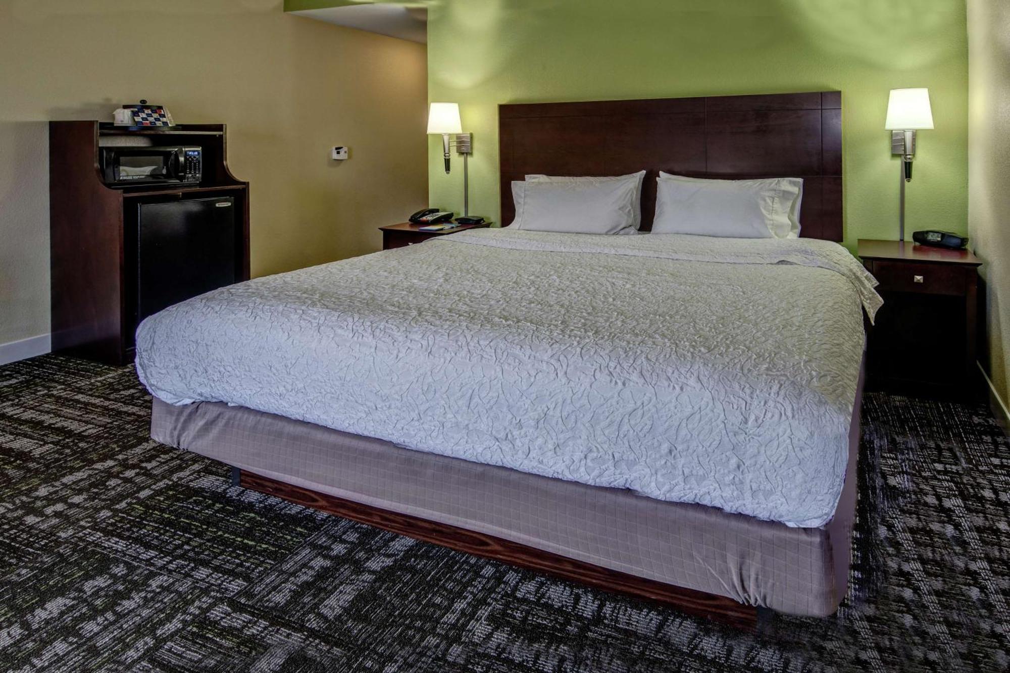 Hampton Inn Кросвил Екстериор снимка