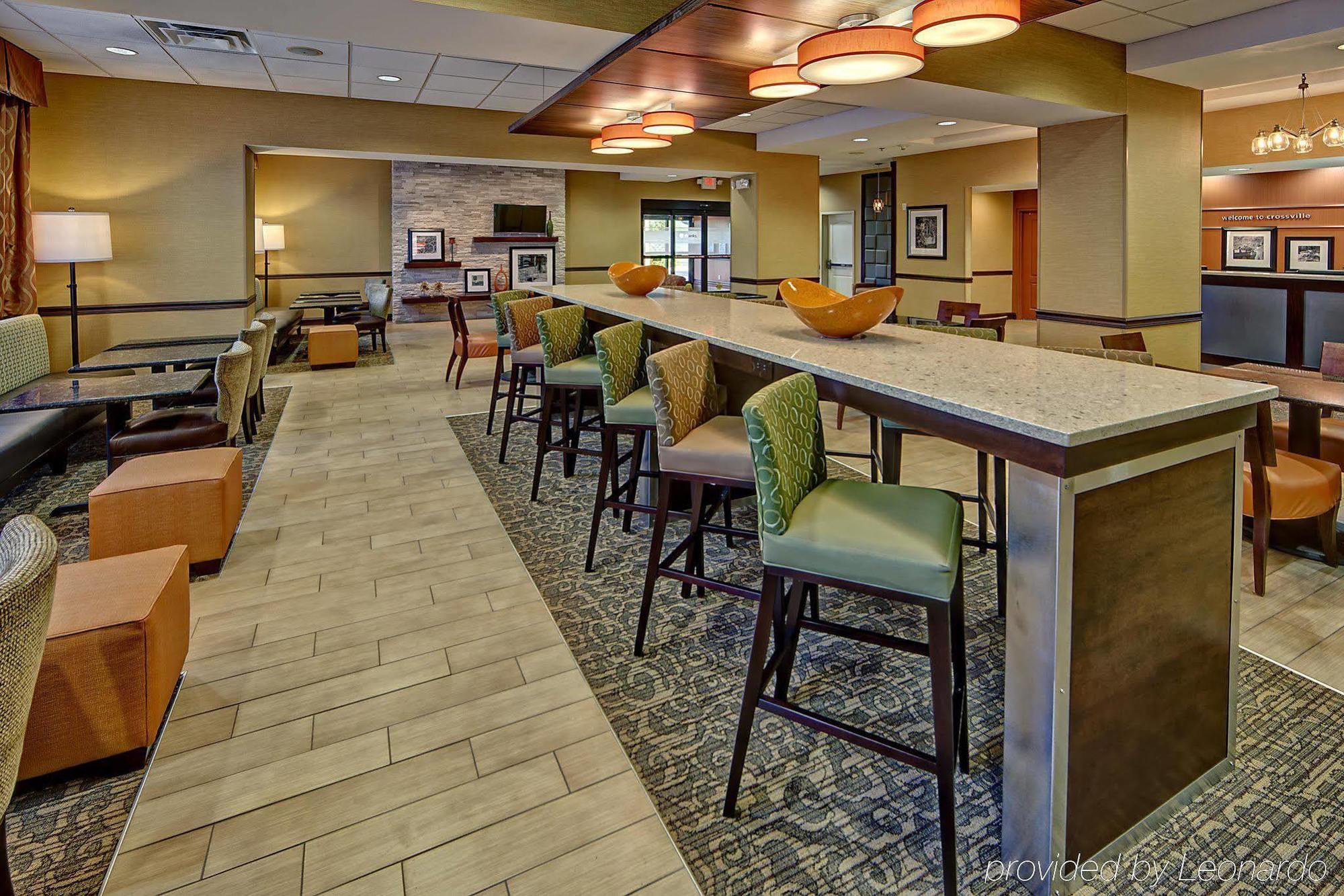 Hampton Inn Кросвил Екстериор снимка