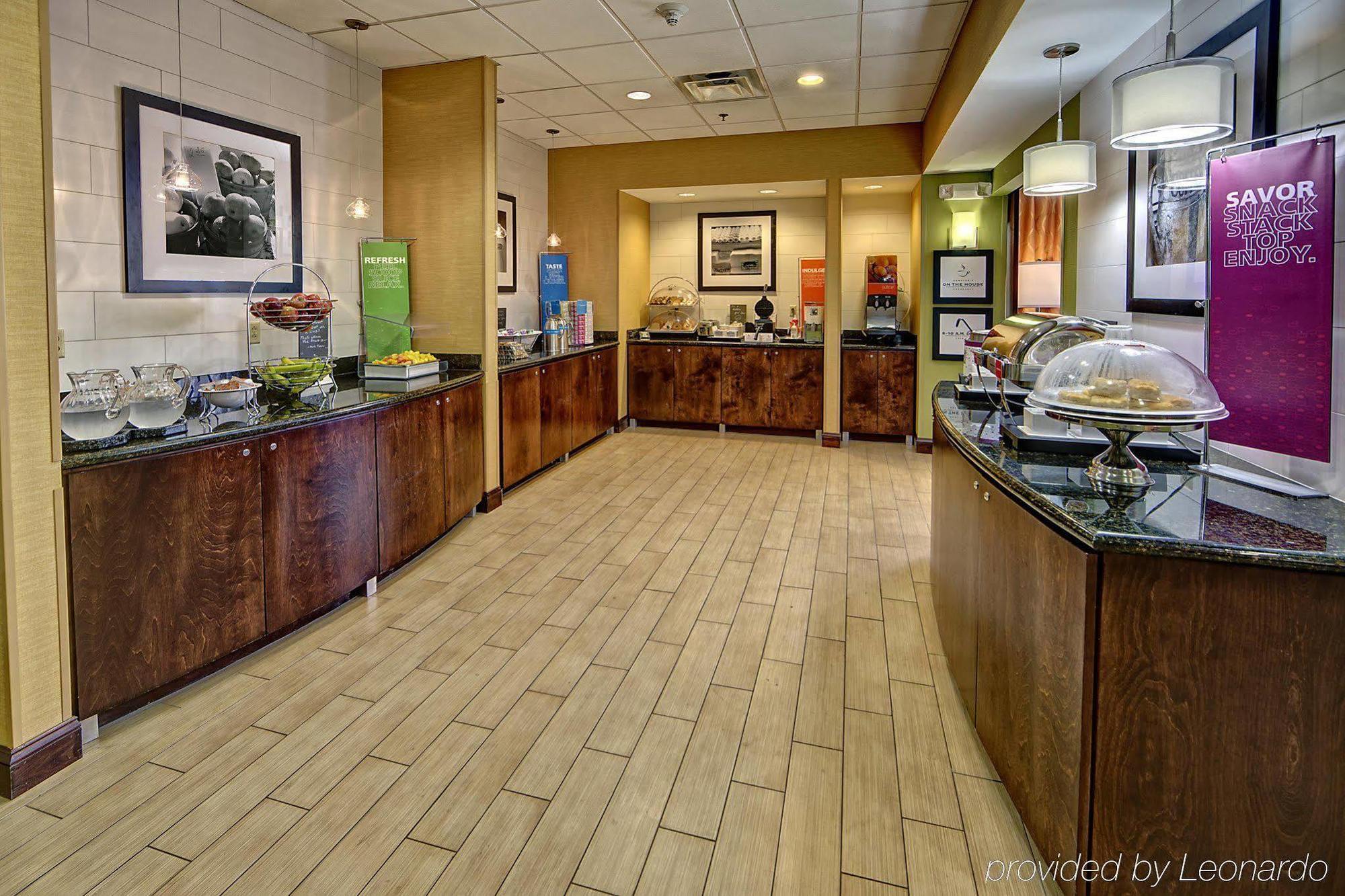 Hampton Inn Кросвил Екстериор снимка