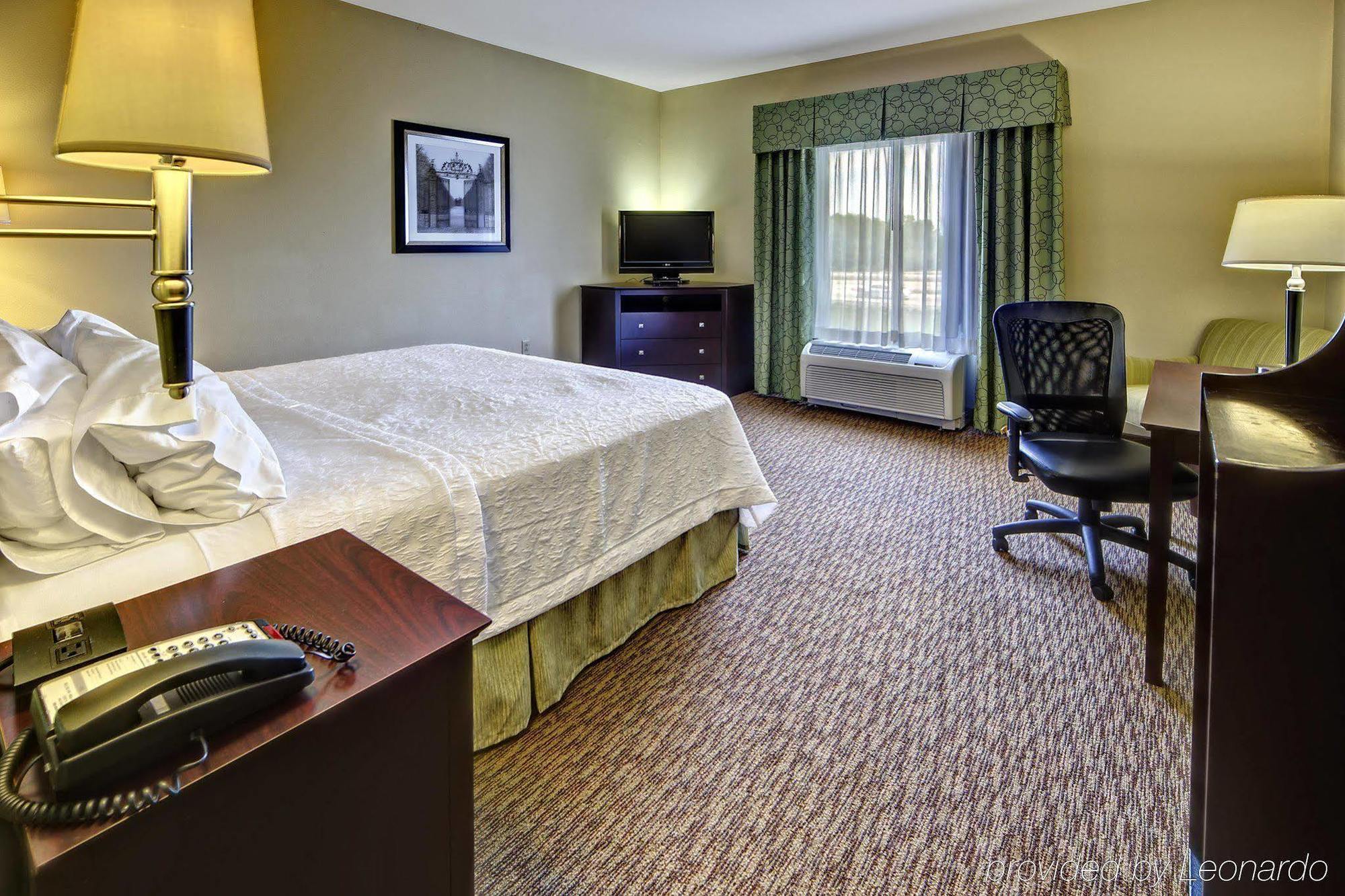 Hampton Inn Кросвил Екстериор снимка