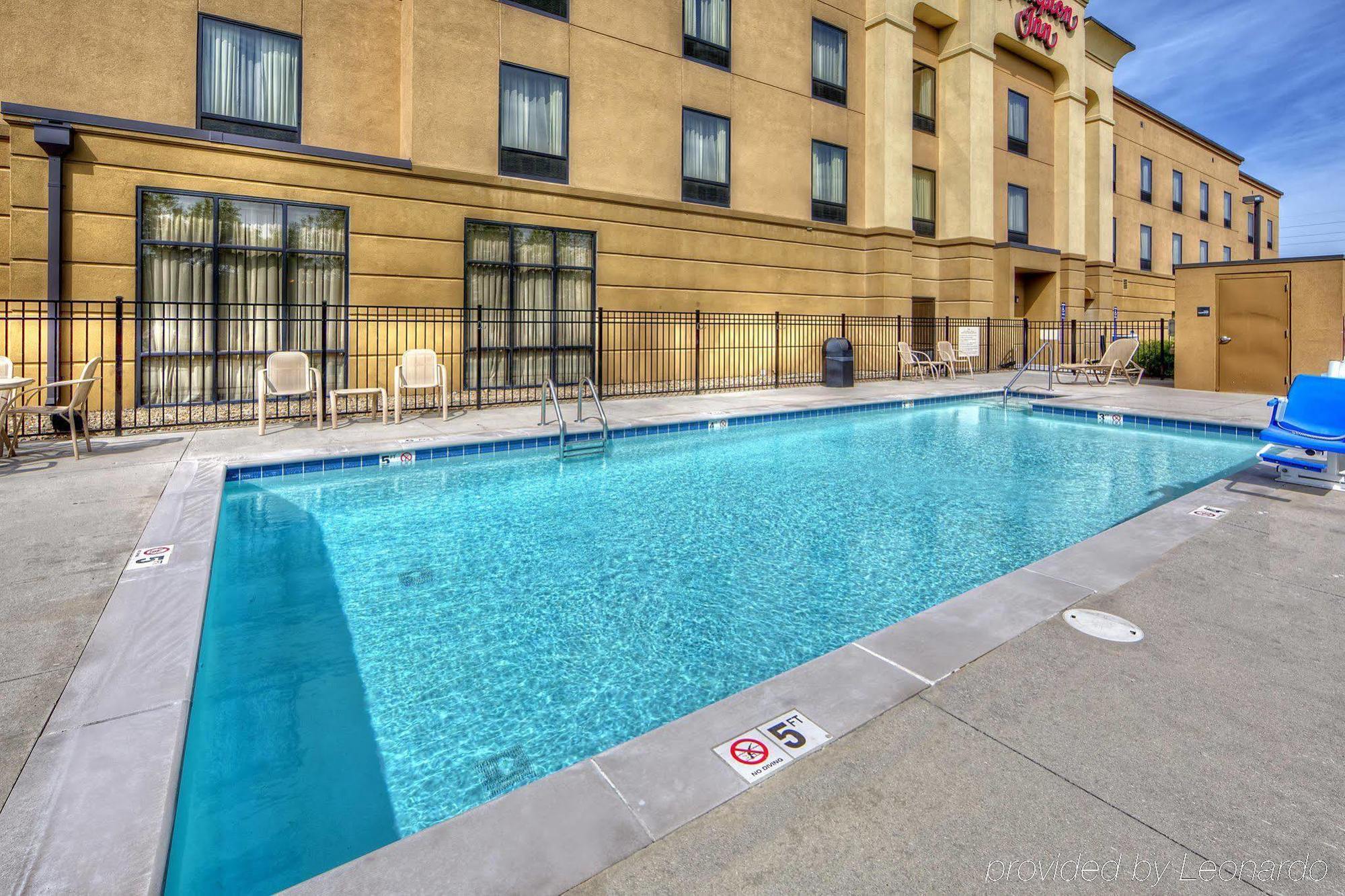 Hampton Inn Кросвил Екстериор снимка