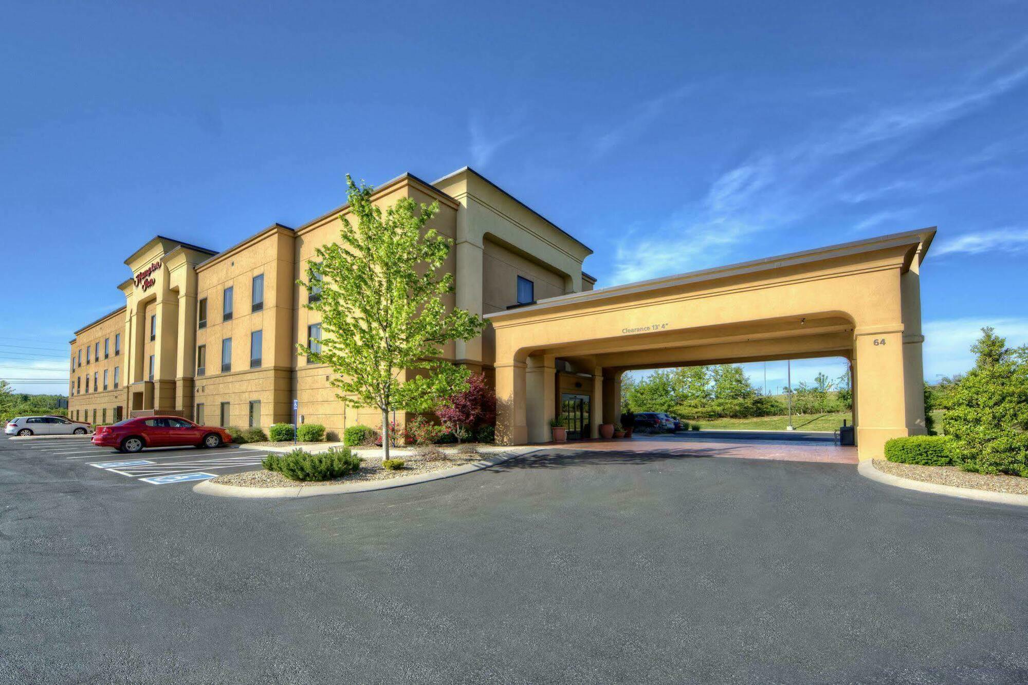 Hampton Inn Кросвил Екстериор снимка