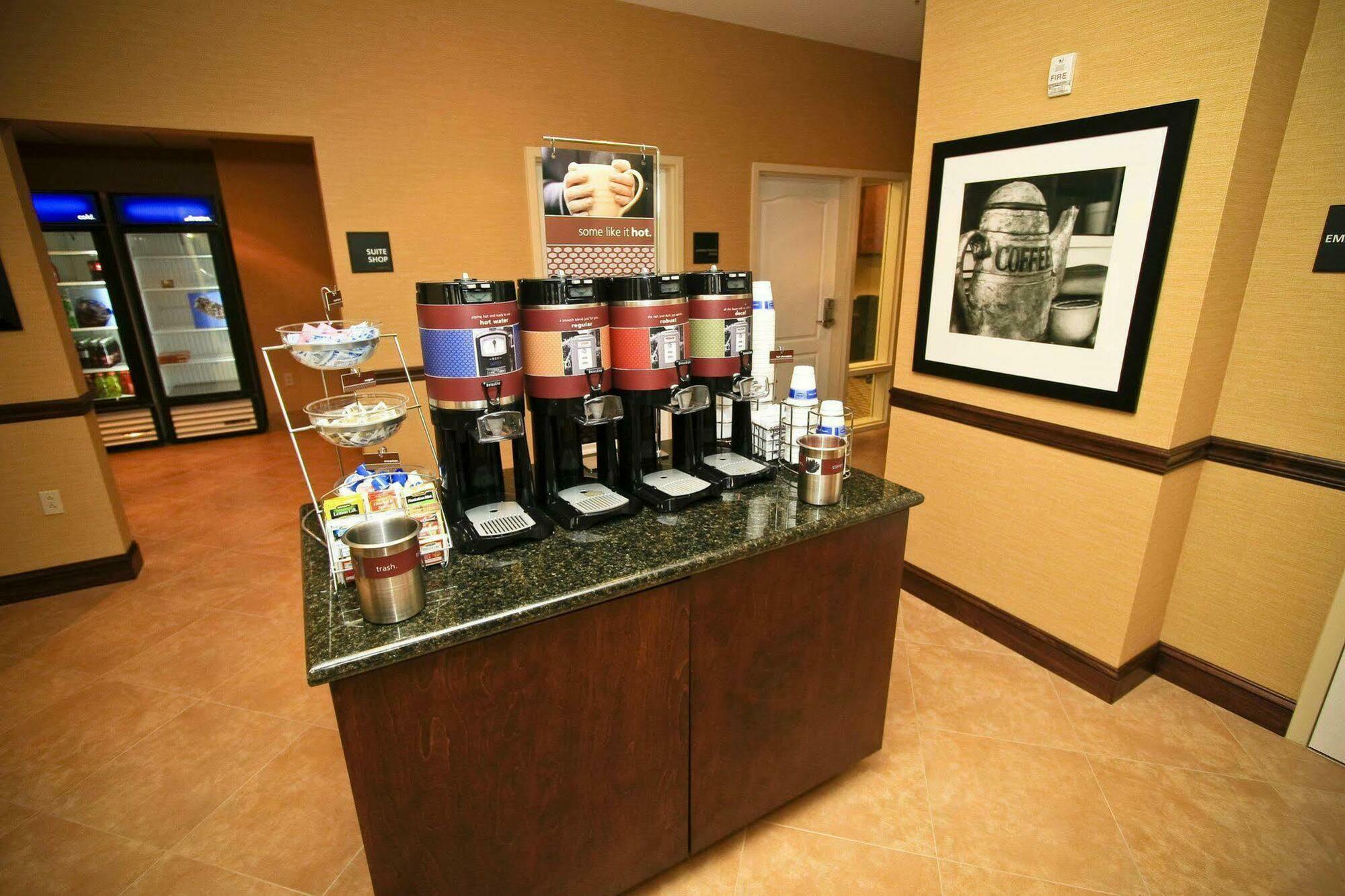 Hampton Inn Кросвил Ресторант снимка