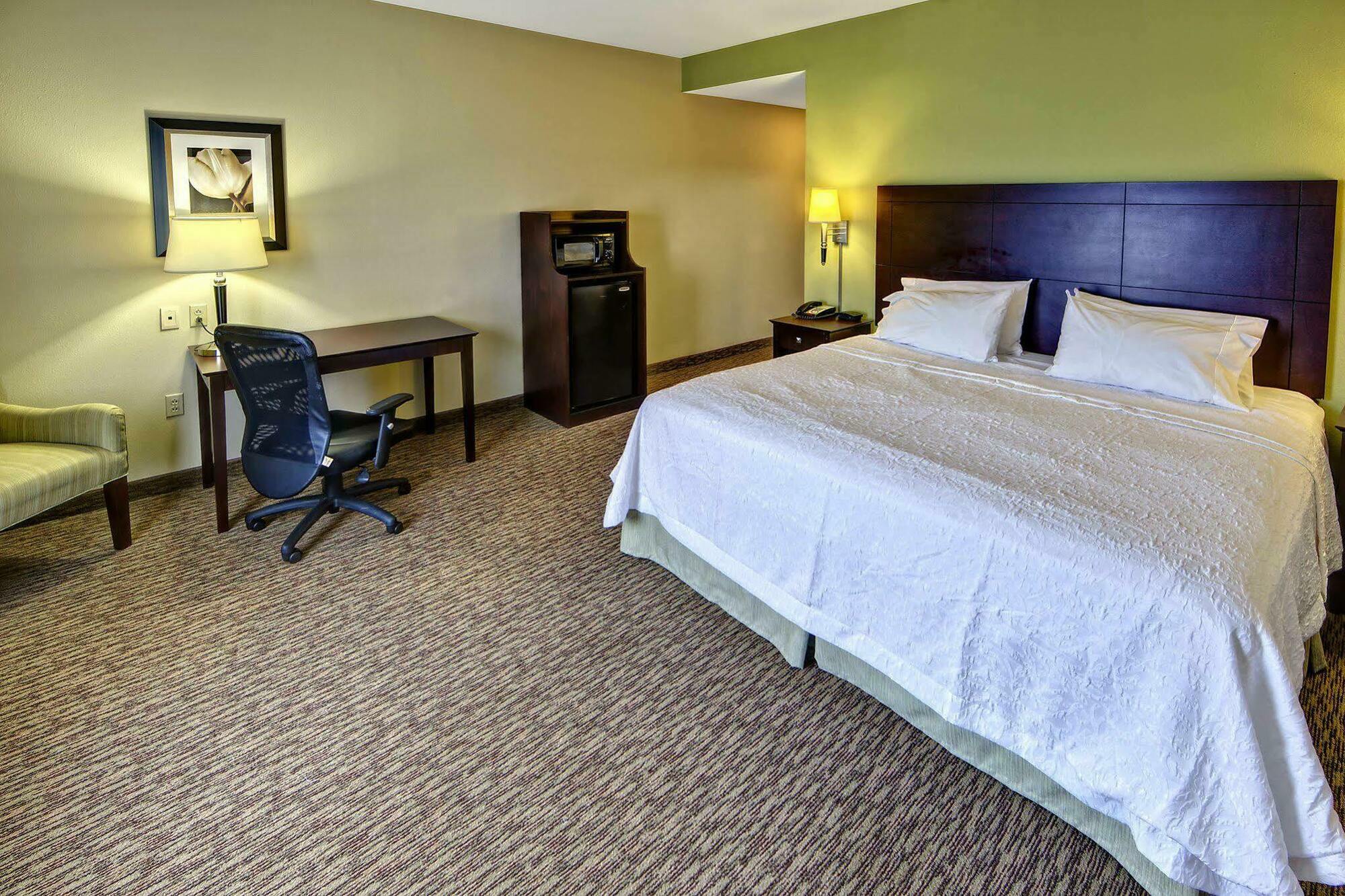 Hampton Inn Кросвил Екстериор снимка